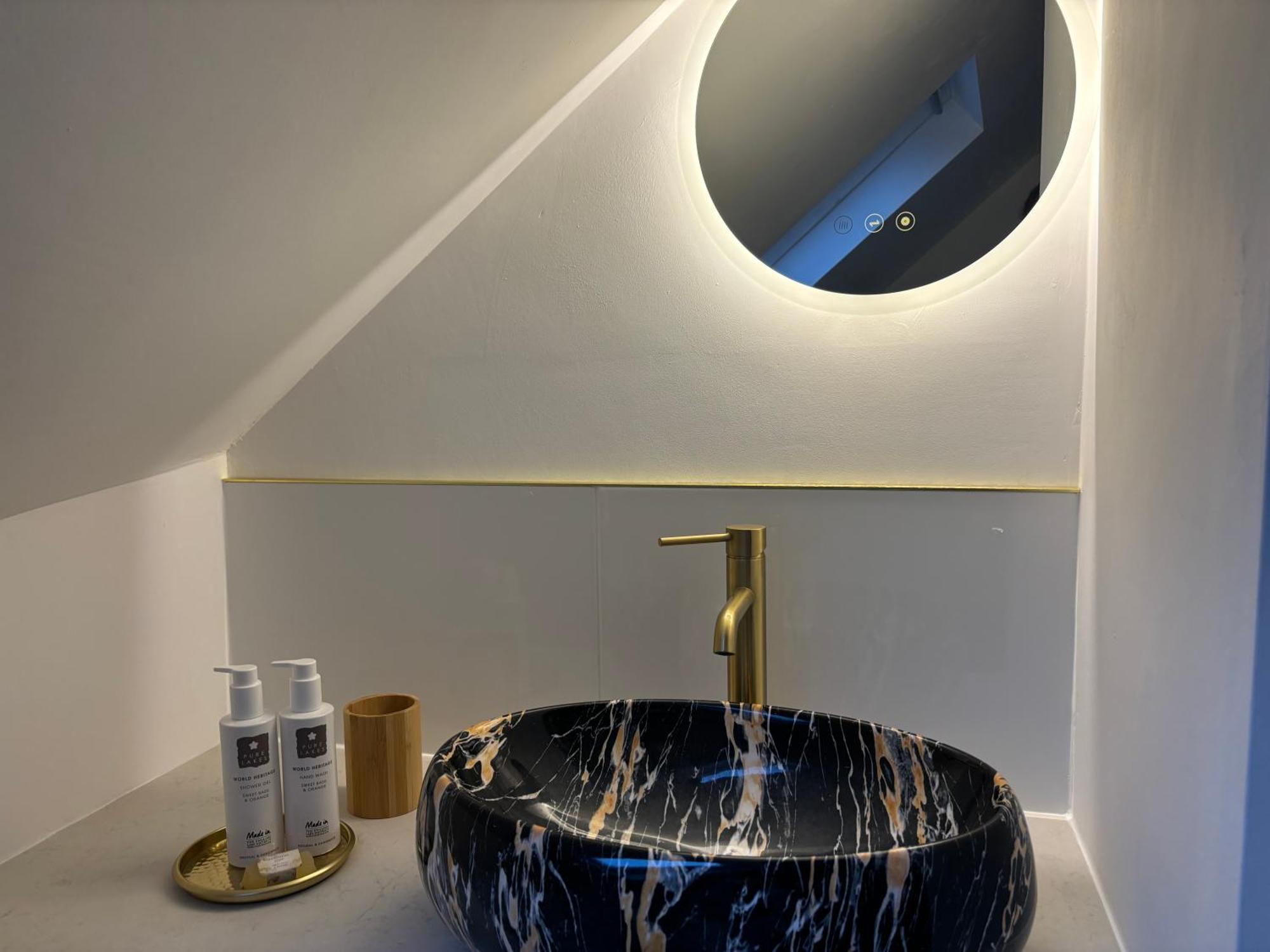 House Apartment *